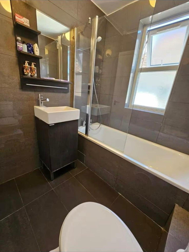 Bathroom, Two Bedroom Flat in Camden, London