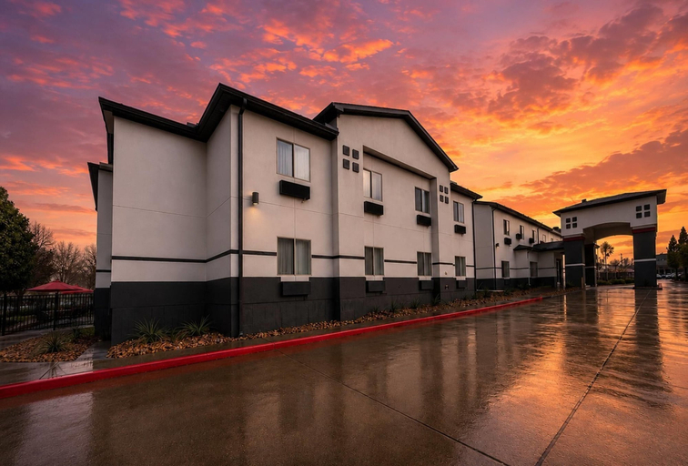 Exterior & Views 2, Super 8 by Wyndham Brenham TX, Washington