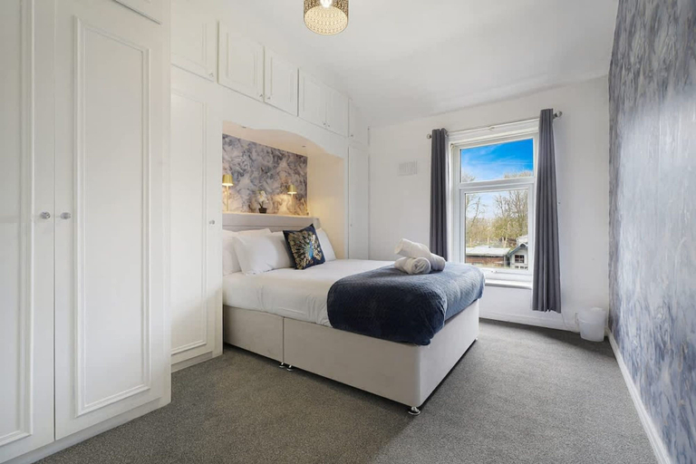 Room 1, Work Friendly 3 Bed House With Sofa Beds Sleeps 7, Durham