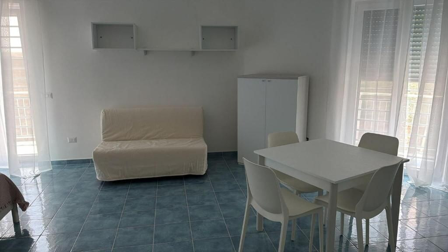 Others 5, Casa Emy, Napoli