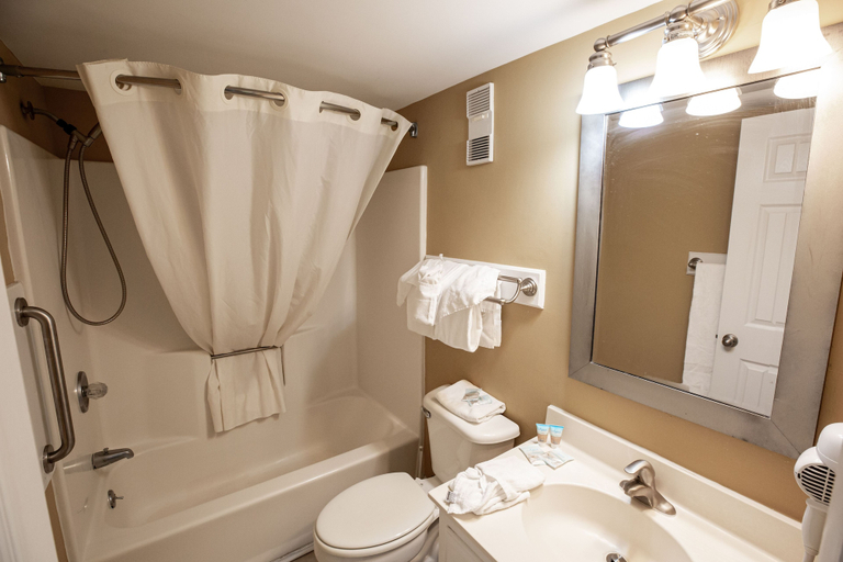 Bathroom 3, Atalaya Towers, Georgetown