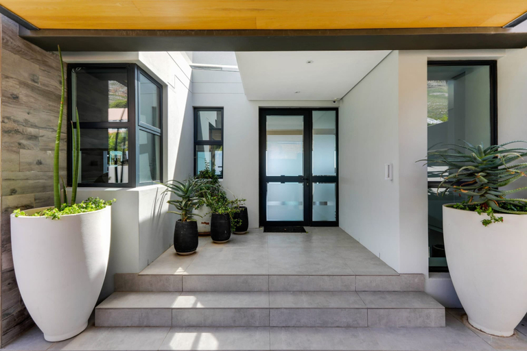 Exterior & Views, Luxurious Holiday Villa w Views Pool Jacuzzi Halo Villa, City of Cape Town