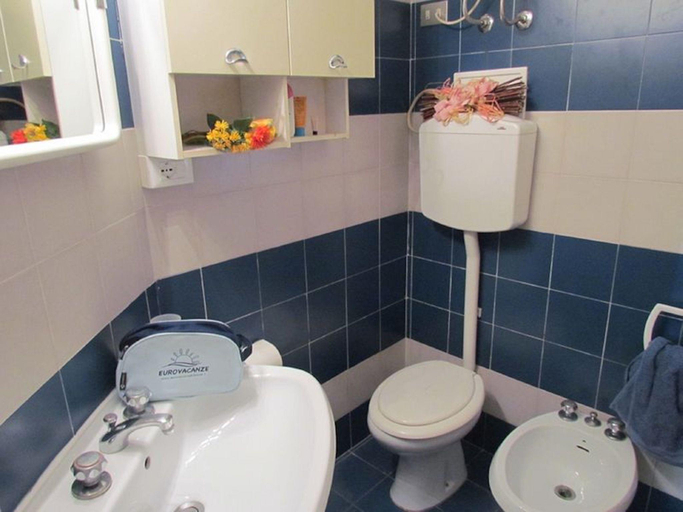 Bathroom 3, Beautiful Resort with private terrace - Pool - Childrens Games, Venezia