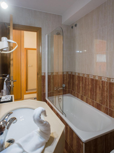 Bathroom 4, Pension Areas, A Coruña
