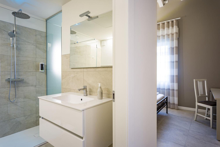 Bathroom 5, Borgocinquanta, Verona