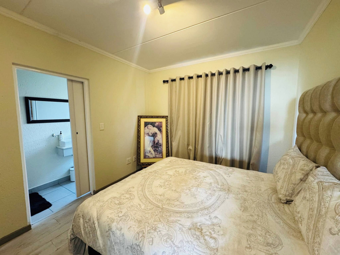 Room 2, Luxury High-end Modern Luxe Apartment, City of Johannesburg