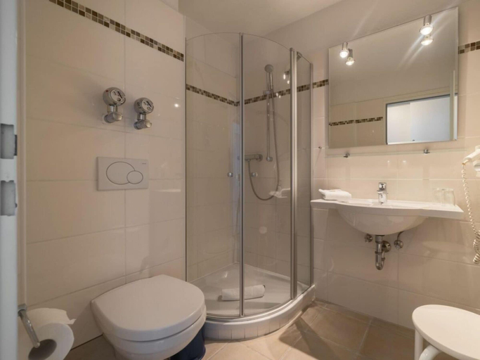 Bathroom 4, Holiday Apartment With 1 Bedroom, Nordfriesland