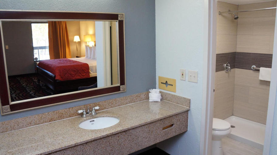 Bathroom 5, Riverview Inn, Lee