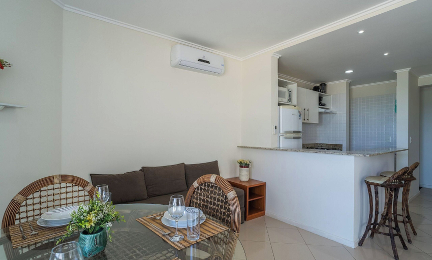 Dining, Apt. w/ BBQ in Beachfront Condo Pom0113, Florianopolis