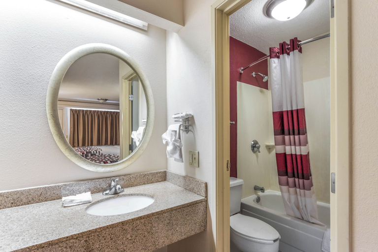 Bathroom 4, Red Roof Inn Columbia, MO, Boone