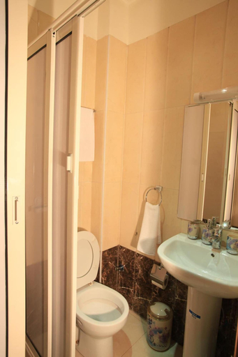 Bathroom 4, Hôtel Ichbilia, Marrakech