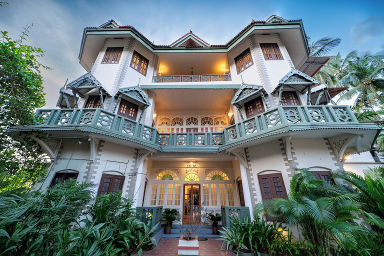 Exterior & Views