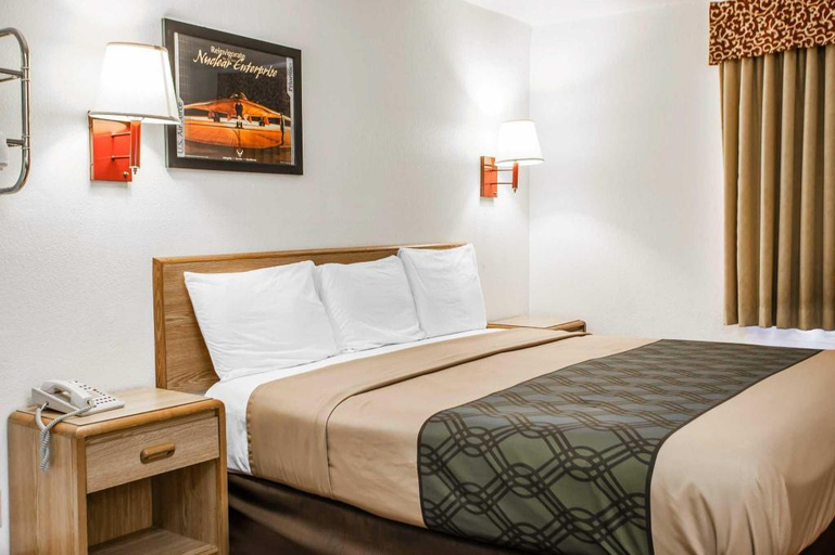 Bedroom 3, Econo Lodge Truman Inn, Pettis