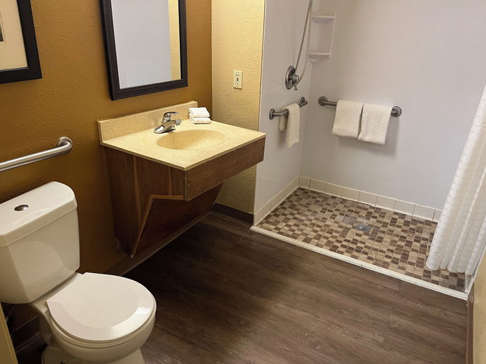 Bathroom 4, HomeTowne Studios & Suites by Red Roof Greensboro, Guilford
