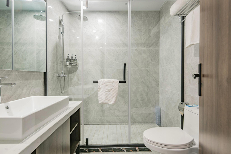 Bathroom 3, Xian Tietong Commercial Hotel, Xi'an