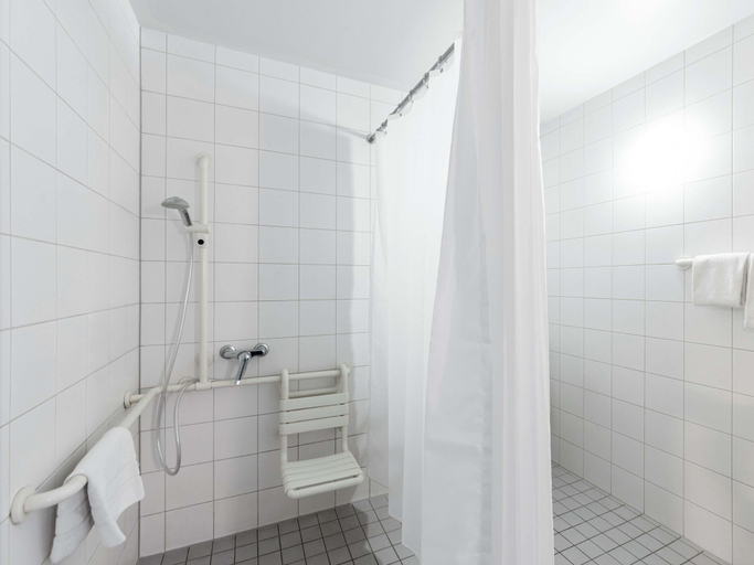 Bathroom 5, B&B HOTEL Düsseldorf-Hilden, Mettmann