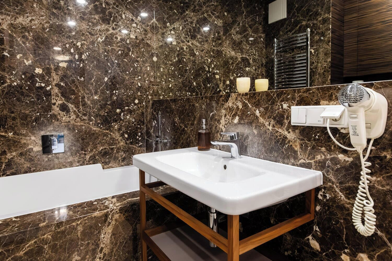 Bathroom 3, Aapartments - Ideal City Center Location, Warsaw