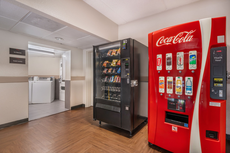 Food & Drinks 5, Red Roof Inn Houston - Brookhollow, Houston