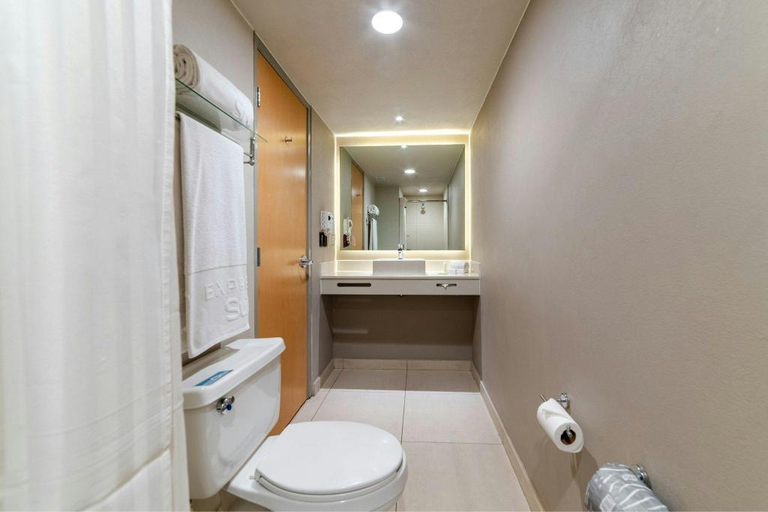 Bathroom 3, City Express Suites by Marriott Ciudad de Mexico Anzures, Mexico City