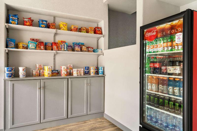 Food & Drinks 5, Ramada by Wyndham Tucson Airport, Pima