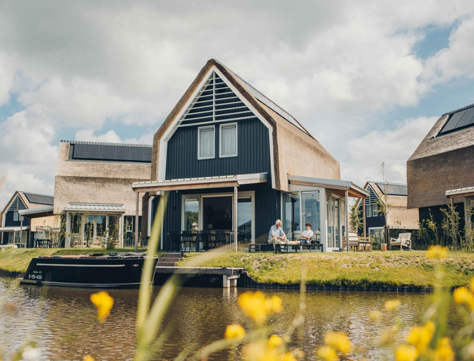 Exterior, Eleagant Watervilla in Heeg With Sauna, Wymbritseradiel