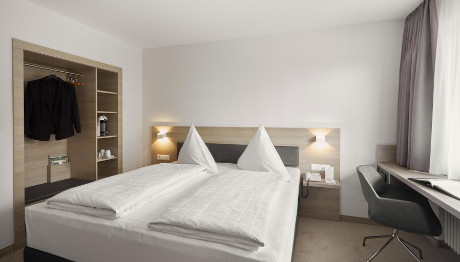 Bedroom 2, Scotty + Emily Hotel Ulm, Sure Hotel Collection by BW, Ulm