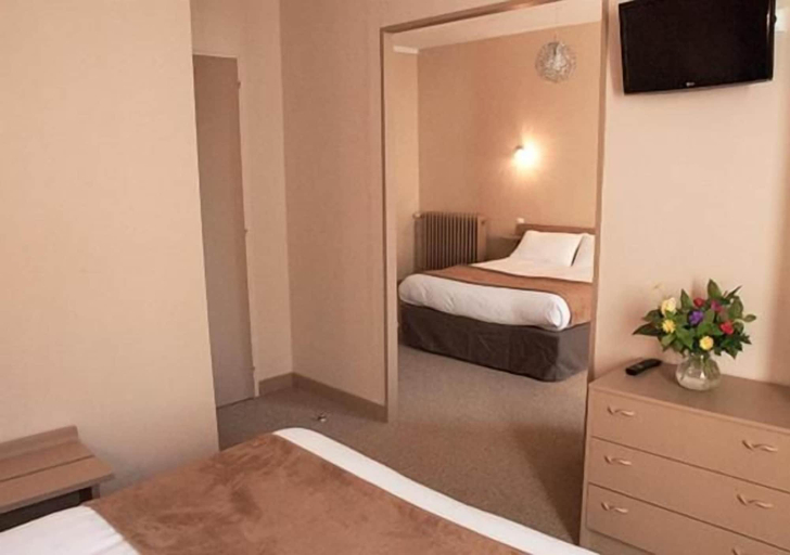 Bedroom 3, Hôtel des Pyrénées, Charente