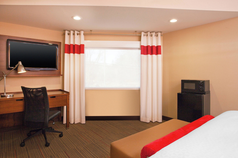 Bedroom 2, Four Points by Sheraton Newark Christiana Wilmington, New Castle