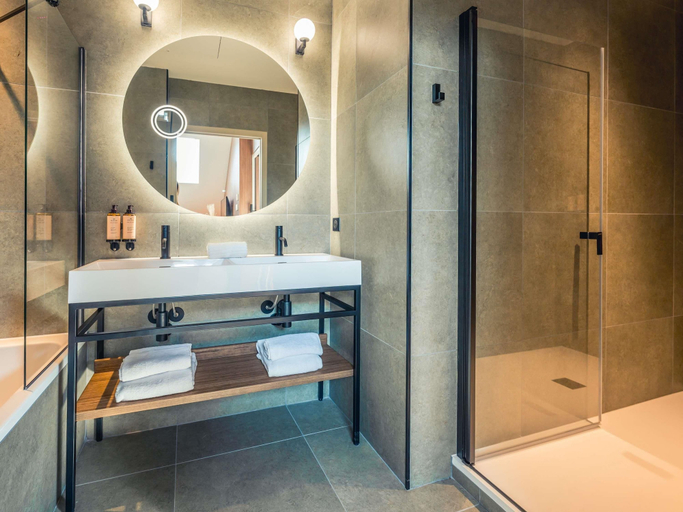 Bathroom 5, Mercure Troyes Centre Hotel, Aube