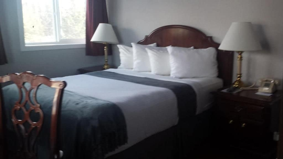 Bedroom 2, Beluga Lake Lodge, Kenai Peninsula