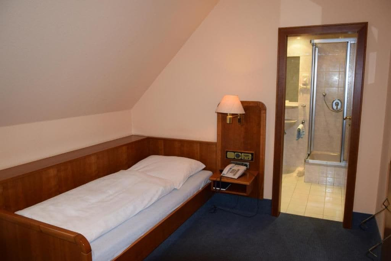Bedroom 2, Hotel & Gasthof Grüner Baum, Hof