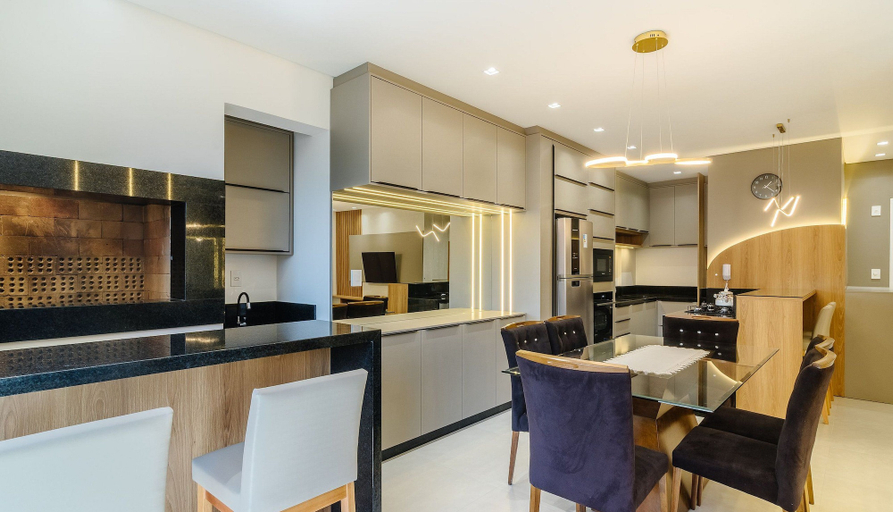 Dining, Apt w/ Private BBQ 90m From the Sea Rih0802, Porto Belo