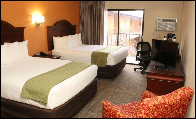 Bedroom 3, Ramada by Wyndham Tucson Airport, Pima