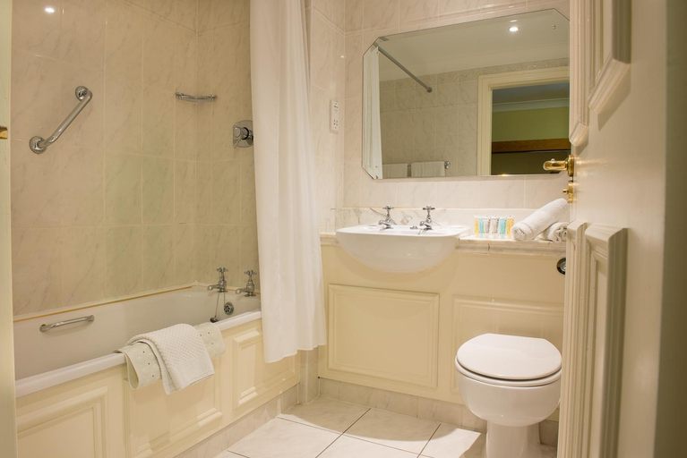 Bathroom 3, Tralee Benners Hotel