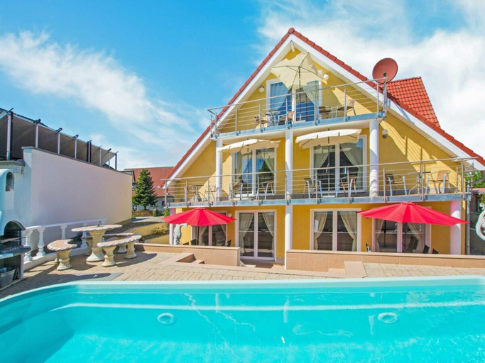 Pool 4, Holiday Apartment With 1 Bedroom, Vorpommern-Greifswald