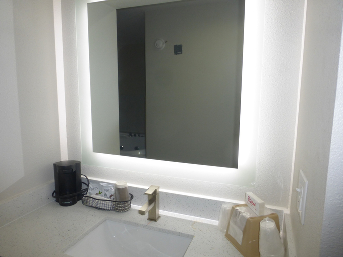 Bathroom 4, Red Roof Inn & Suites Mobile SW – I-10, Mobile