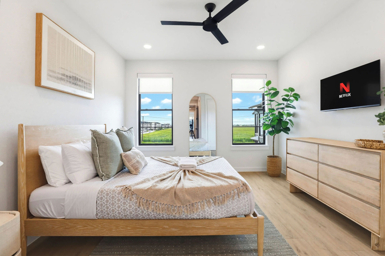 Room 3, Luxury Condo With Pool-view Balcony, Comal