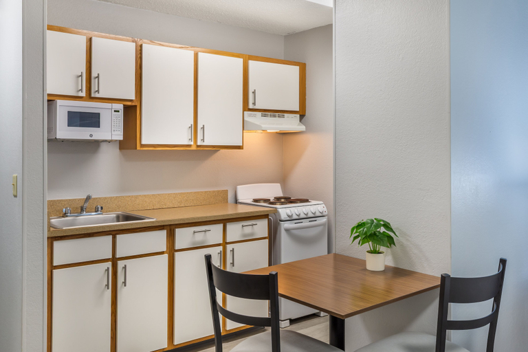 Others 5, HomeTowne Studios & Suites by Red Roof Greensboro, Guilford