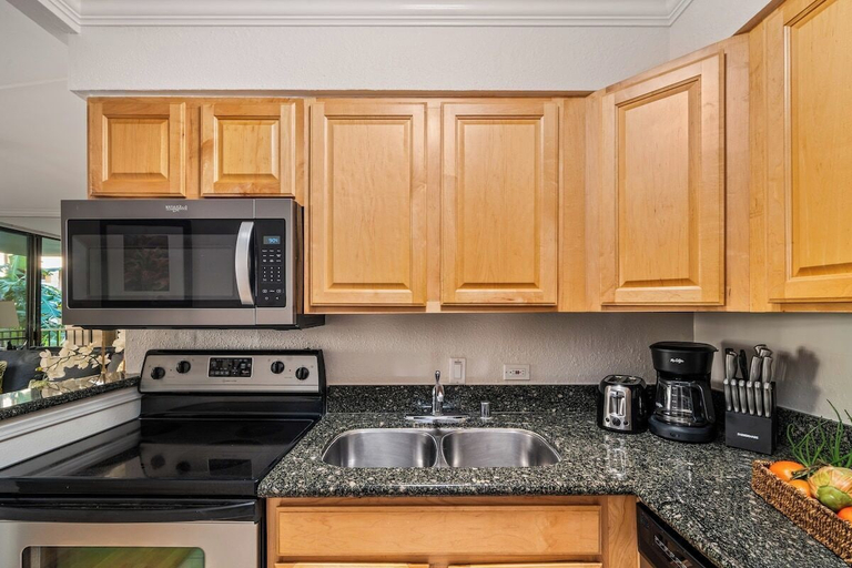 Interior 5, Cozy 1BR Oceanfront Resort w Pool - Paki Maui 217, Maui