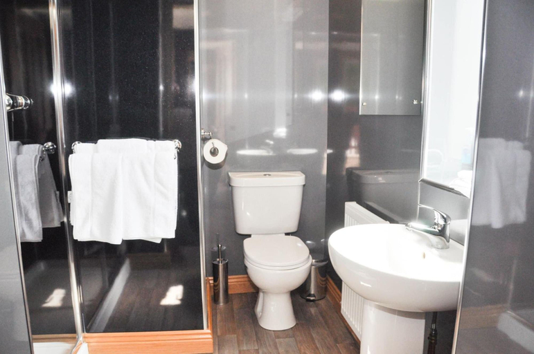 Bathroom 4, Rivendell, Dumfries and Galloway