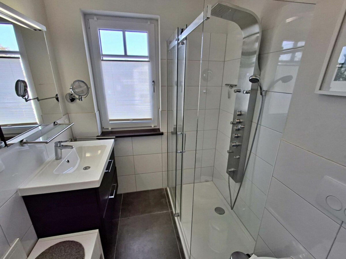 Bathroom 5, Holiday Apartment With 1 Bedroom, Vorpommern-Greifswald