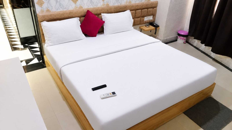 Room 3, Deluxe Hanspura Bus Terminal, Ahmadabad