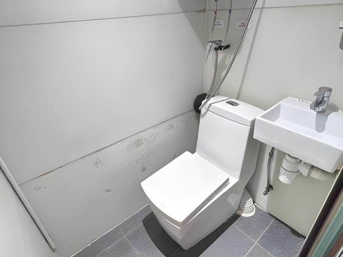 Bathroom 5, I-Hotel, Kowloon