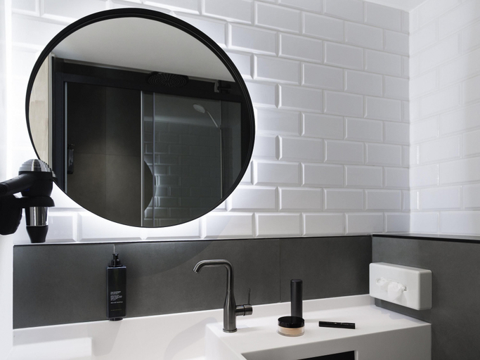 Bathroom 4, ibis Bridgwater, Somerset
