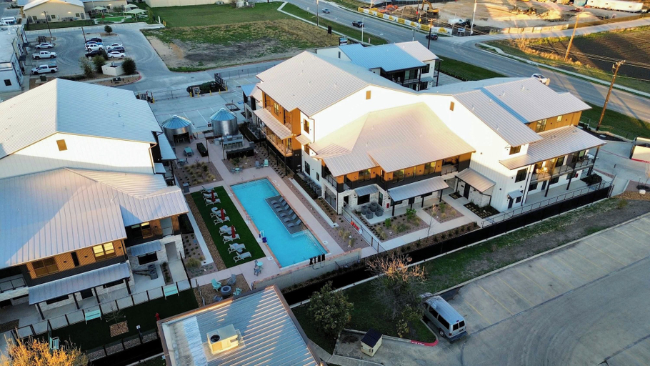 Exterior 5, Luxury Condo With Pool-view Balcony, Comal