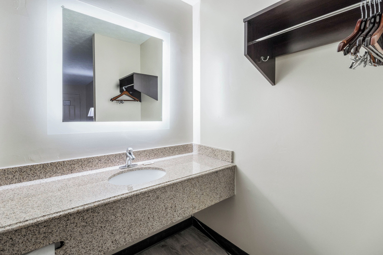 Bathroom 3, Red Roof Inn Cadiz, Trigg