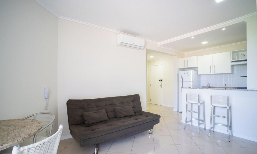 Living area 4, Apt. in Beachfront Condo w/ Pool Pom0111, Florianopolis