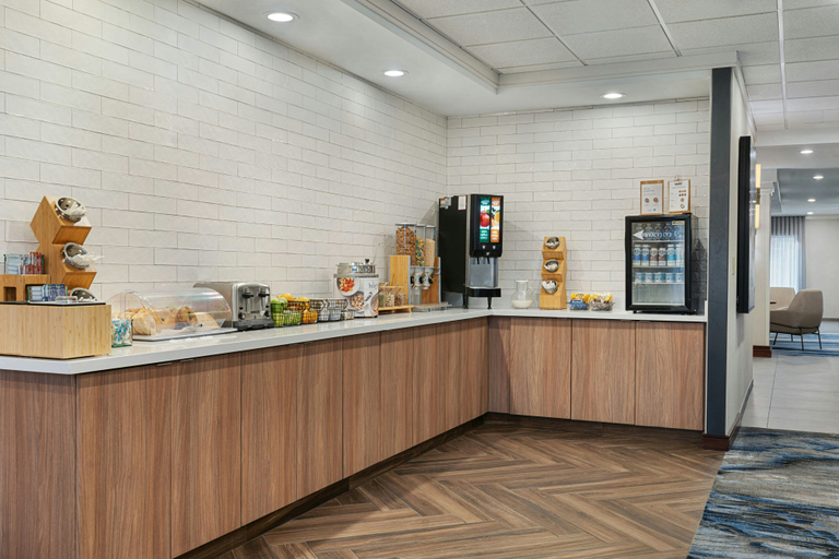 Food & Drinks 5, Fairfield Inn & Suites South Hill I-85, Mecklenburg