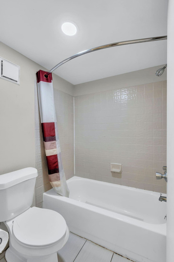 Bathroom 4, Red Roof Inn MacClenny, Baker