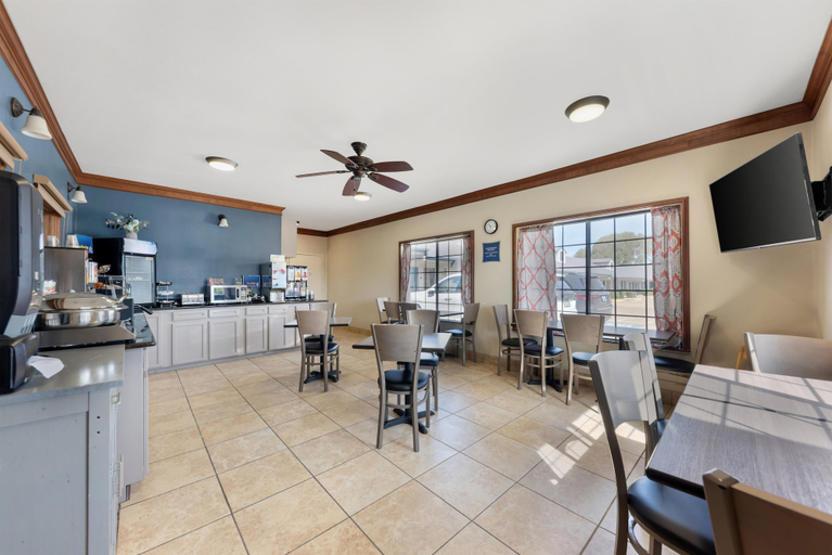 Food & Drinks 5, Best Western Regency Inn & Suites, Gonzales